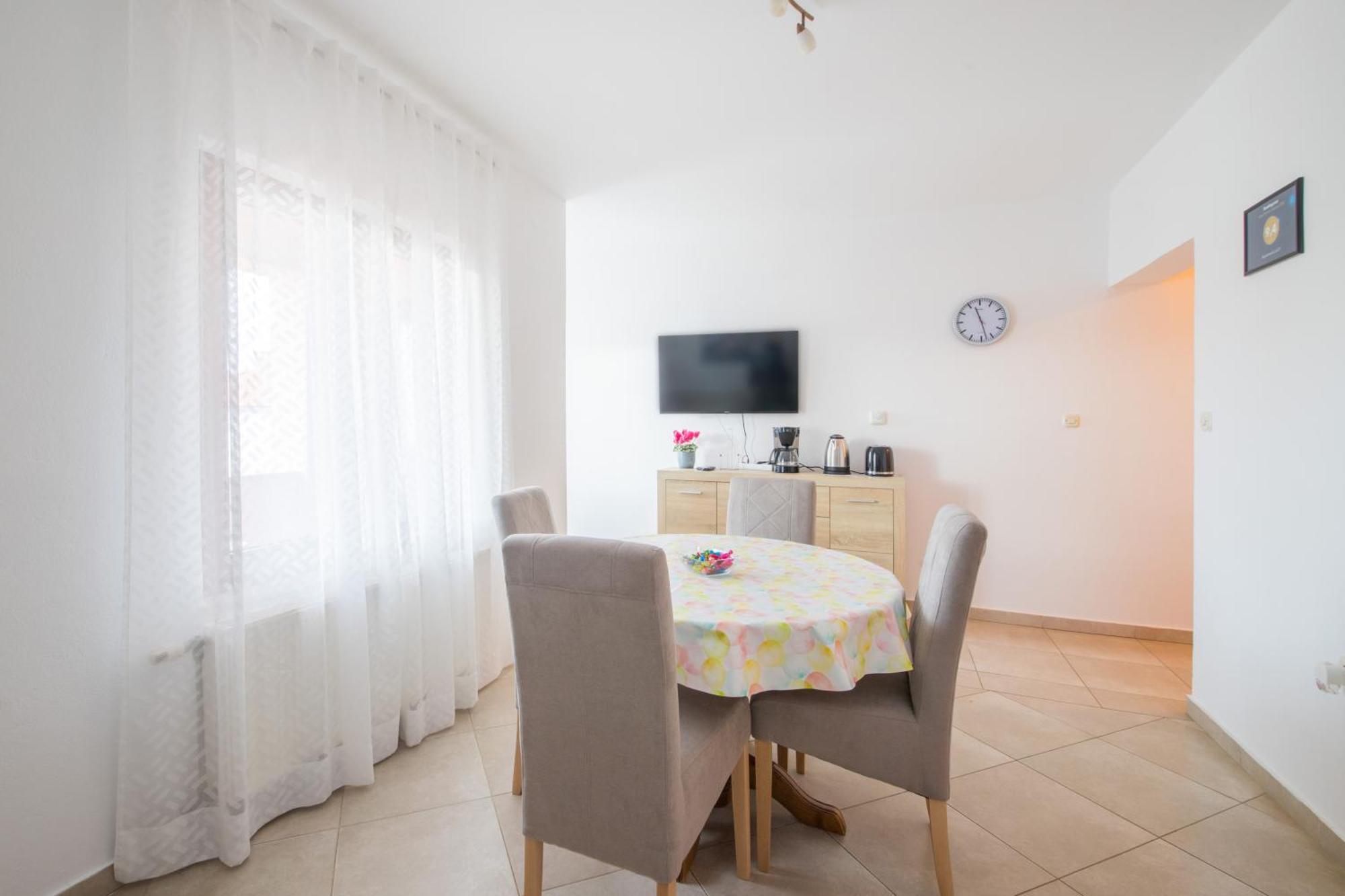Apartman Lucy *