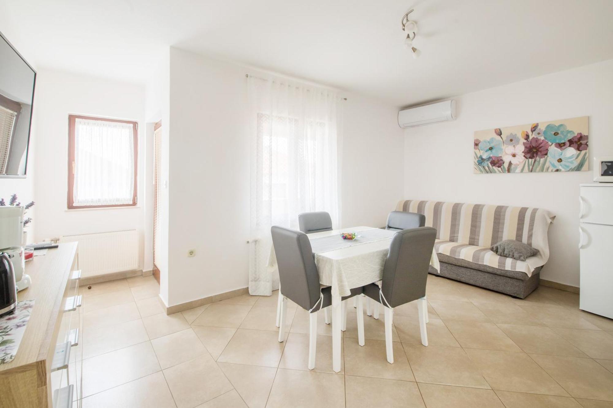 Lucy Apartman Kožino