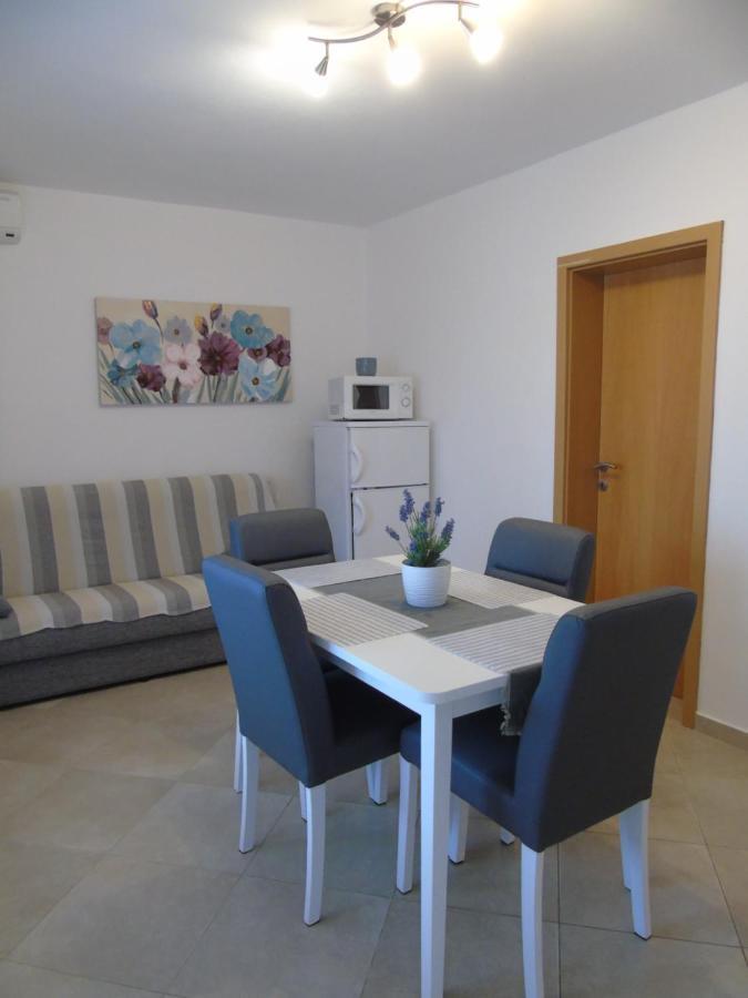 Lucy Apartment *