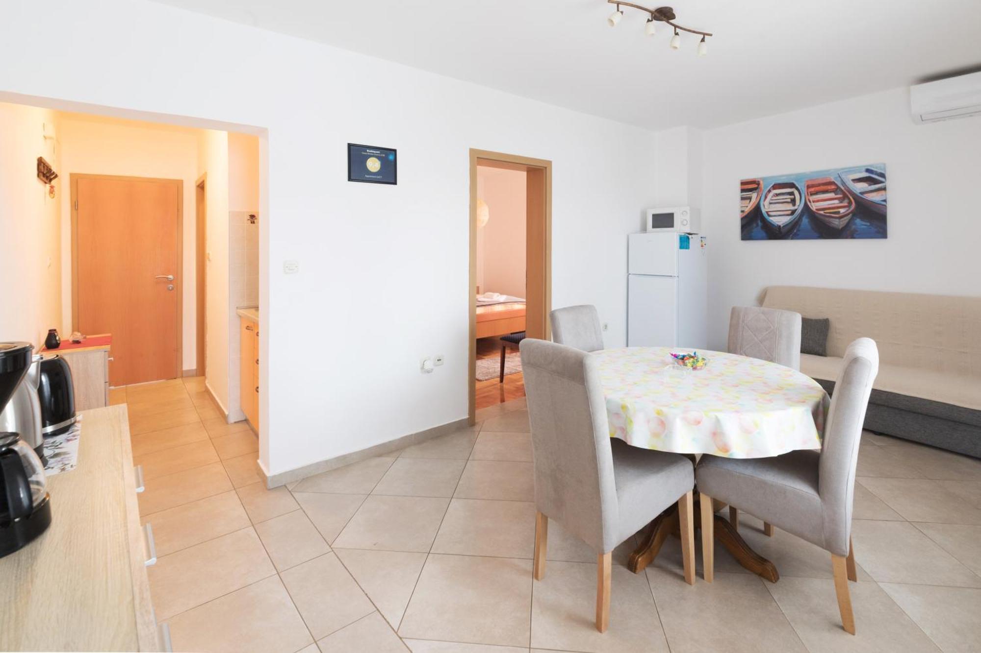 Lucy Apartment Kozino