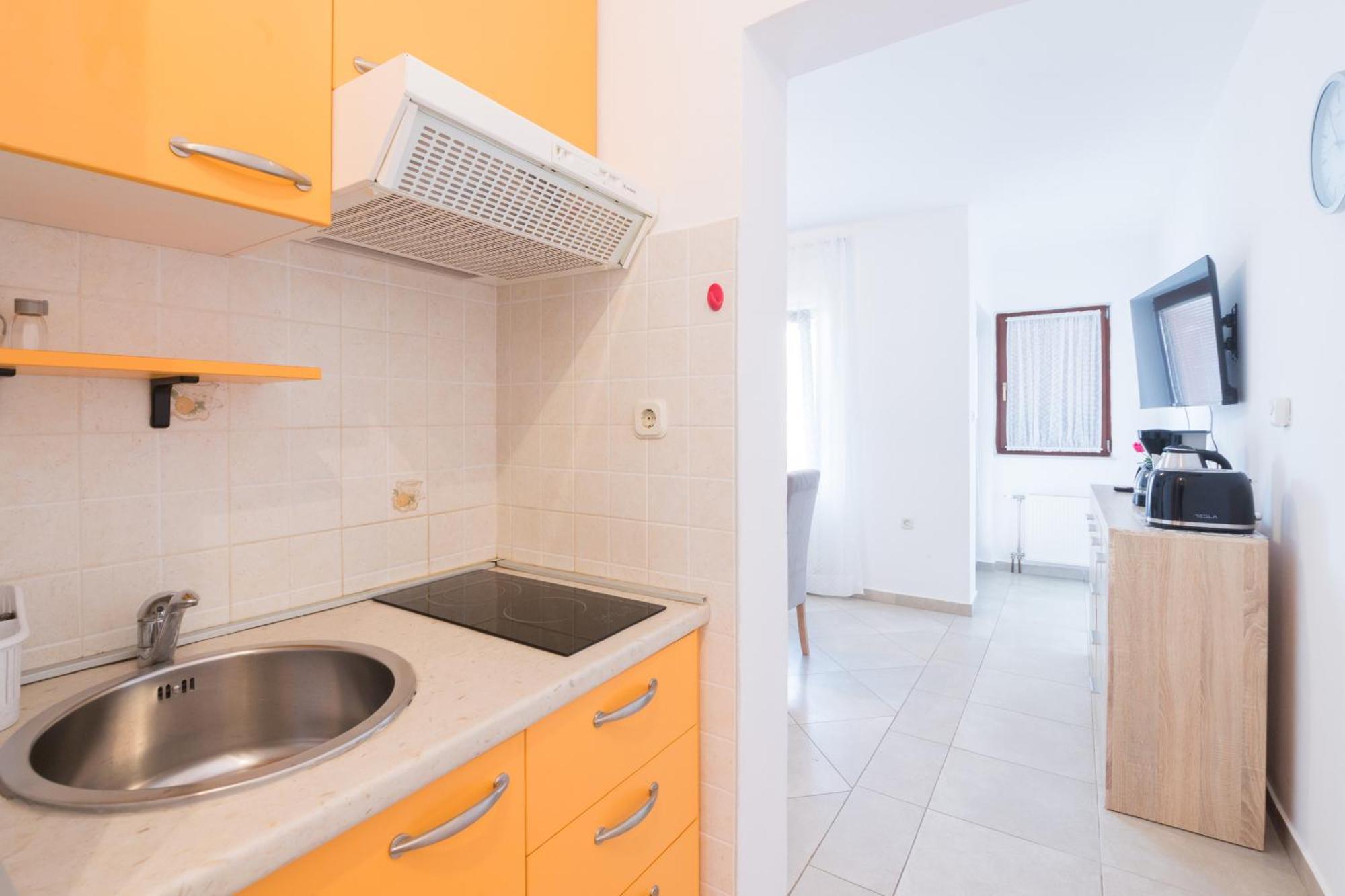 Lucy Apartment